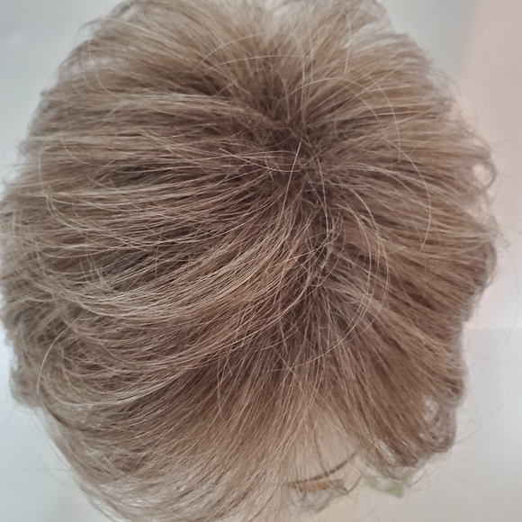 Envy Alyssa Wig. High-quality designer synthetic petite size cap. - Picture 6 of 9